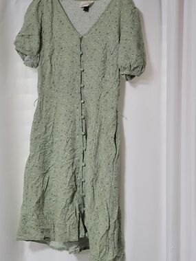 Universal Thread Sage Green Floral Midi Dress
